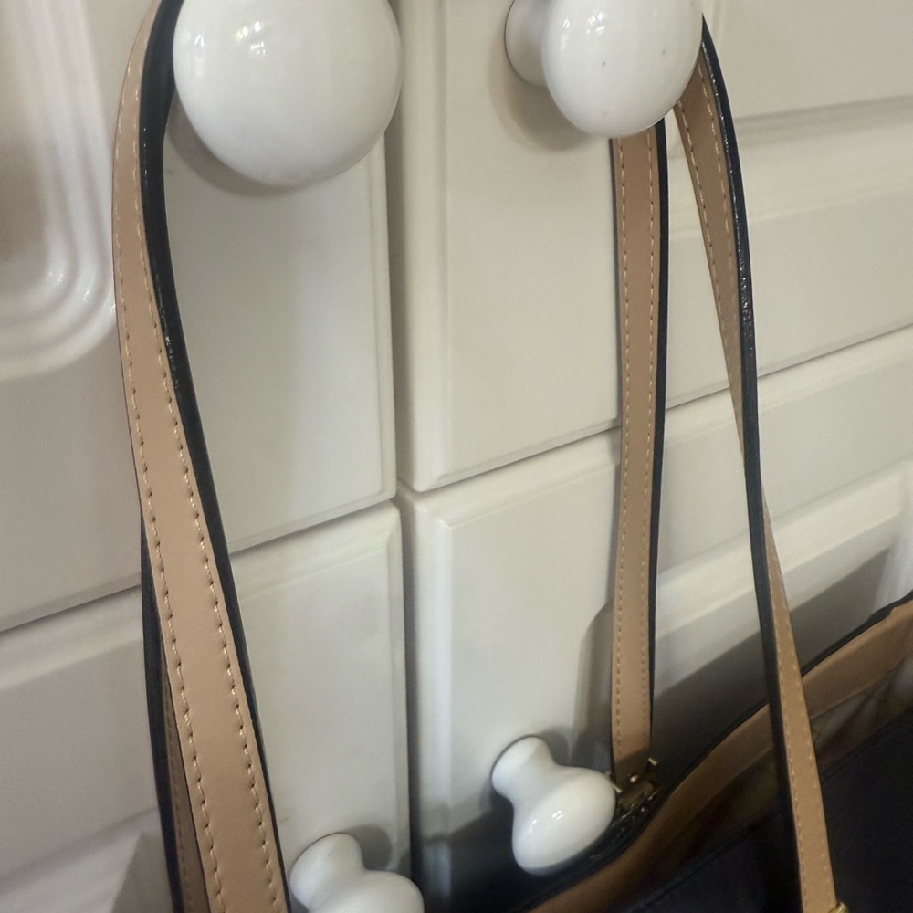 Elegant Black Tote Bag - Picture 9 of 12